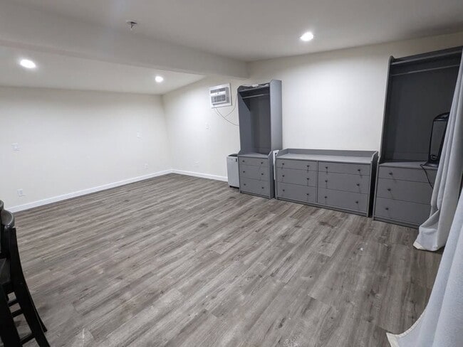 Building Photo - 728 Stepney Pl
