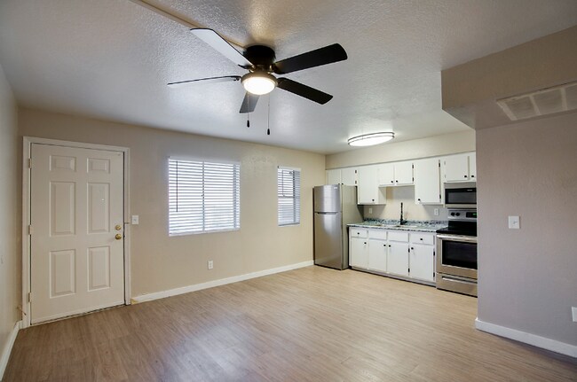 Photo - 1452 E Cinnabar Ave House