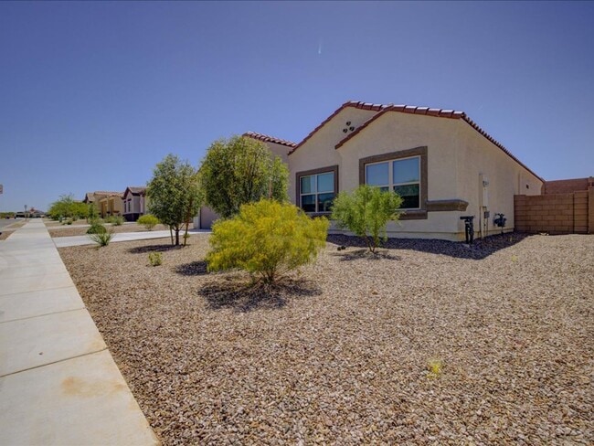 Building Photo - Corona de Tucson 4 Bedroom 2 Bathroom