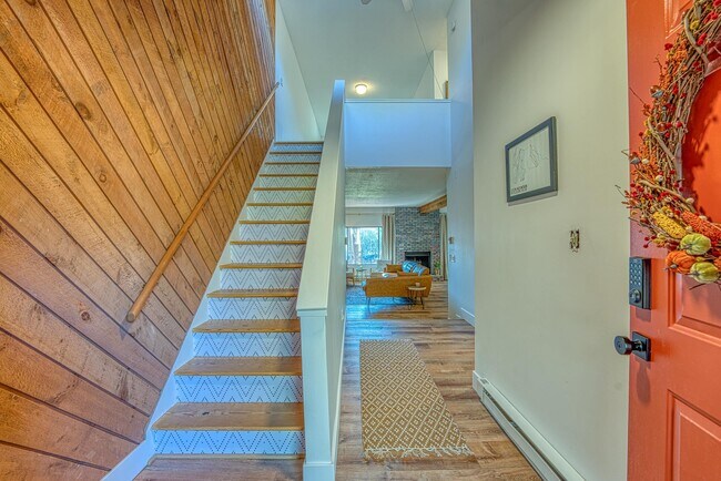 Foto del edificio - 65 Fairway Dr