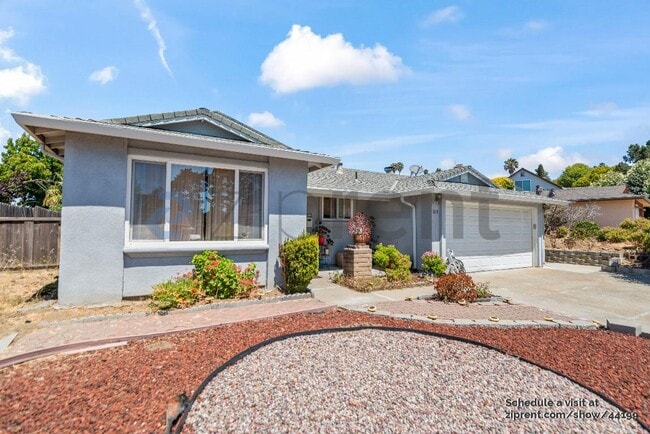 Building Photo - 819 Coral Dr