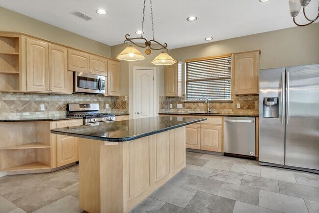 Building Photo - 5913 Mountain Villa Dr