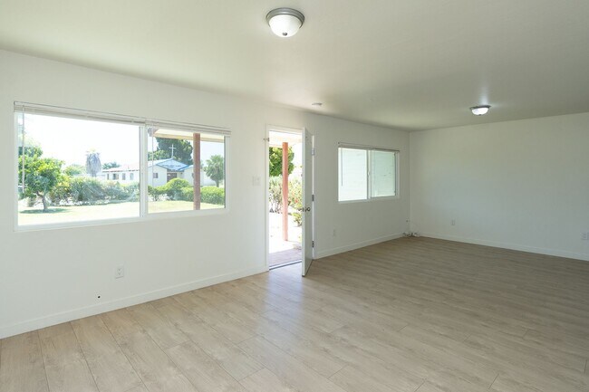 Building Photo - 3BR/1BA Home w/ Large Yard, Driveway Parking, Updated Kitchen, Split AC & W/D Hookups – Oxnard Ne...