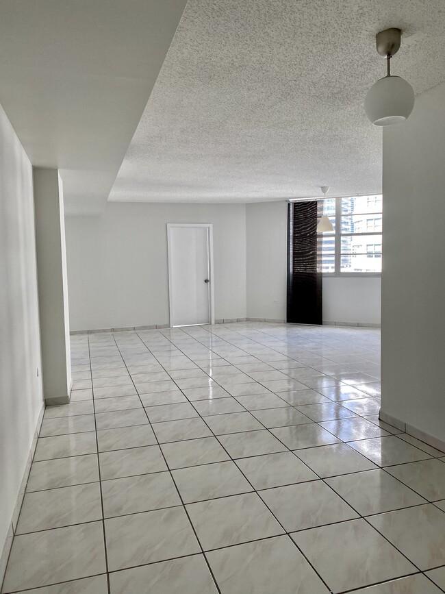 Foto del edificio - 999 Brickell Bay Dr
