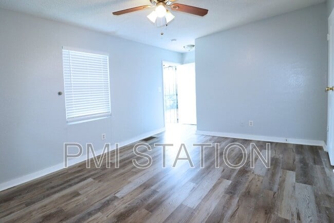 Building Photo - 2115 Askew Ave