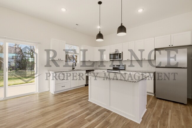Foto del edificio - 731 Elmwood St