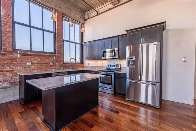 Building Photo - 1535 Walnut St Unit 701
