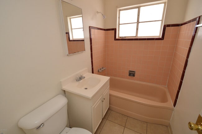 Building Photo - 4525 E Montecito St