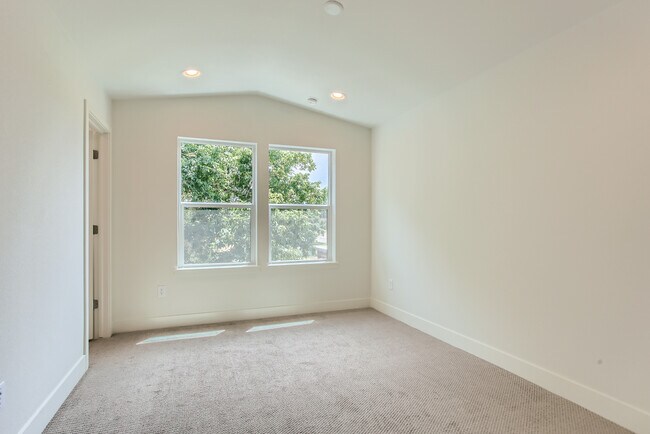 Building Photo - 7853 W 42nd Ave