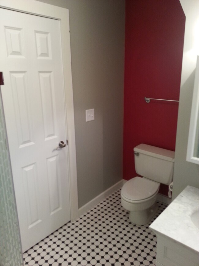 BATHROOM - 415 W 11th Ave