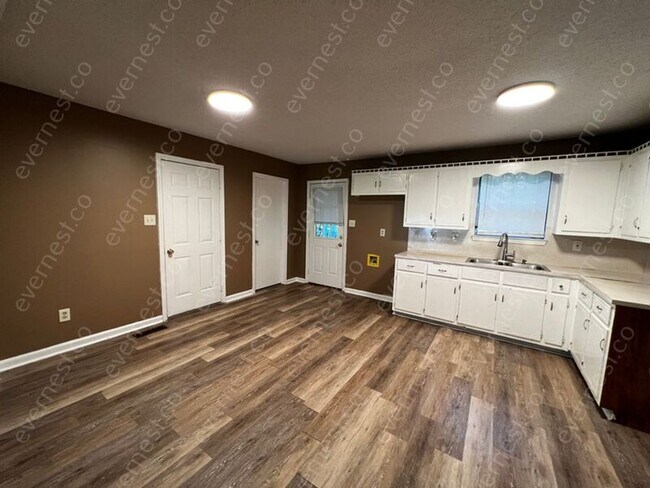 Building Photo - 1312 Winola Ln
