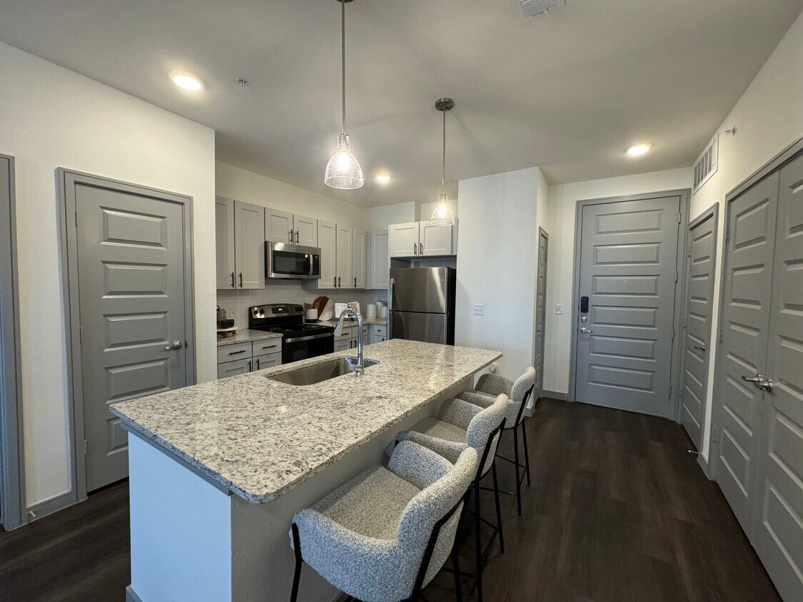 Foto principal - 9053 N Beach St