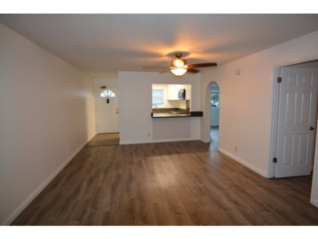 Foto del edificio - Renovated 2/2/1 Apartment near Kailua Town...