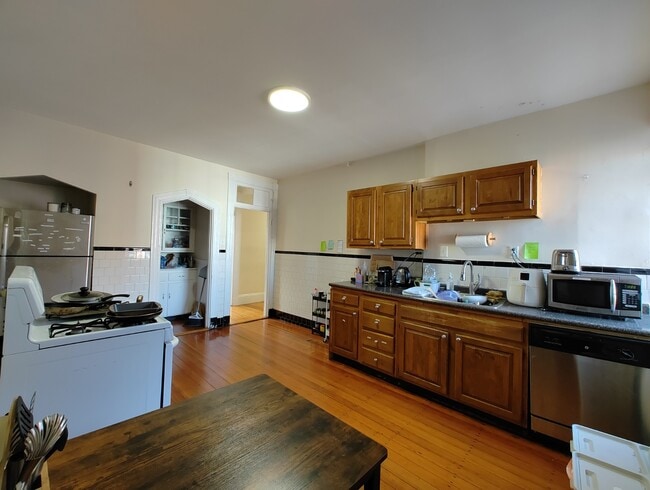 Building Photo - 364 Cambridge St