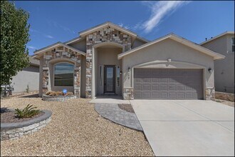 Building Photo - 529 Ginger Francis Ln