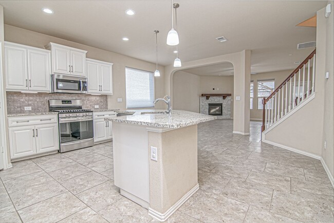 Building Photo - 6715 Hall of Fame Blvd!