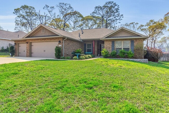 Building Photo - 4 Bedroom in CRESTVIEW!!