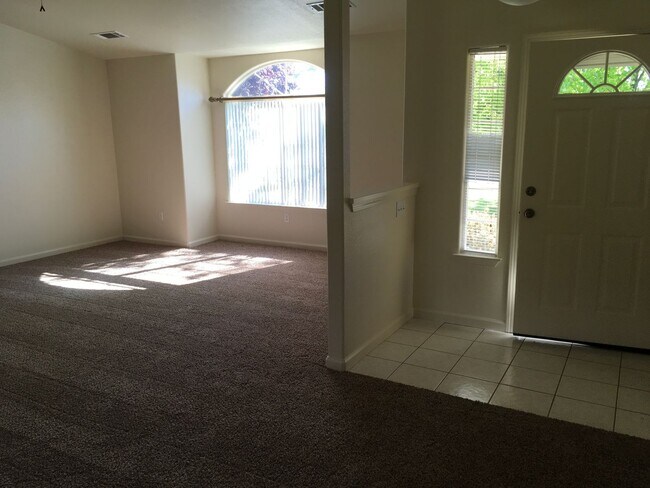 Building Photo - Windsor Estates in Pine Grove!