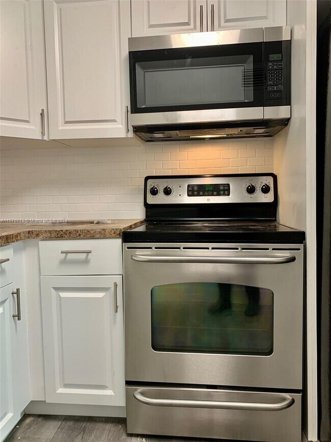 Foto del edificio - 1855 W 62nd St