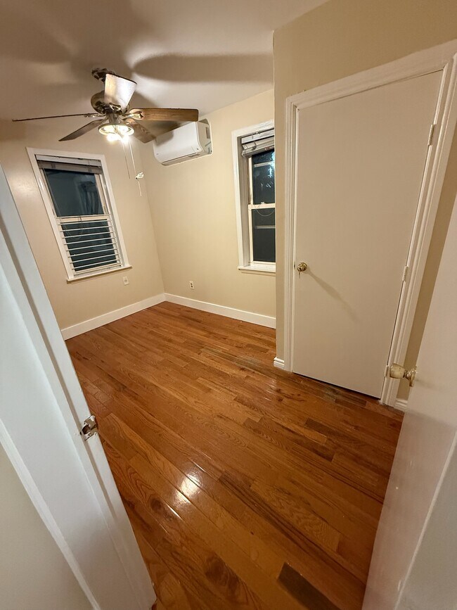 Foto del edificio - 92-14-14 Silver Rd