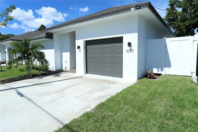 Building Photo - 1037 W Lakewood Rd