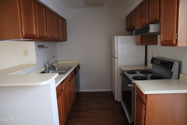 Foto del edificio - 10610 S 48th St