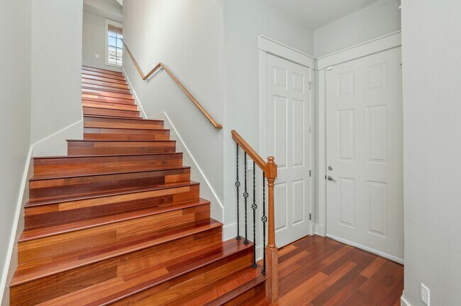 Building Photo - Gorgeous Regatta Bay 3 Bedroom Townhouse!