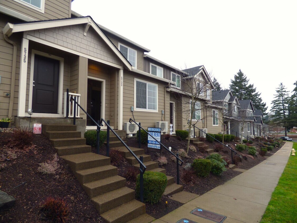 Primary Photo - 3 Bed 2.5 Bath townhome off Liberty Rd!