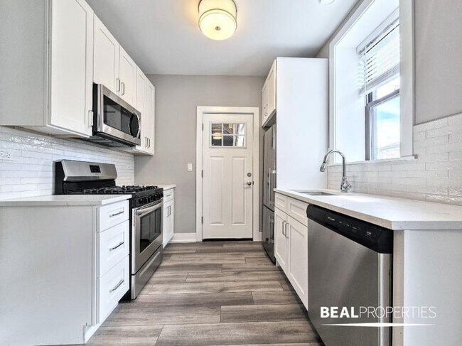 Foto del edificio - 2 bedroom in CHICAGO IL 60613