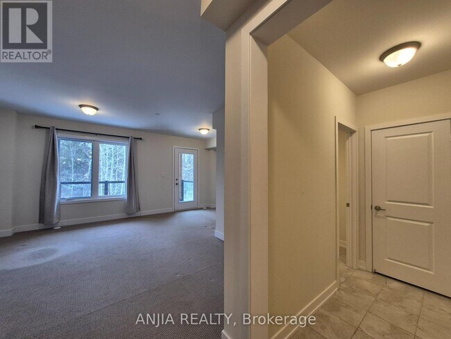 Building Photo - 104 Credit Ln