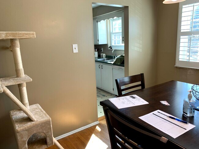 Building Photo - 8223 Elaine Dr
