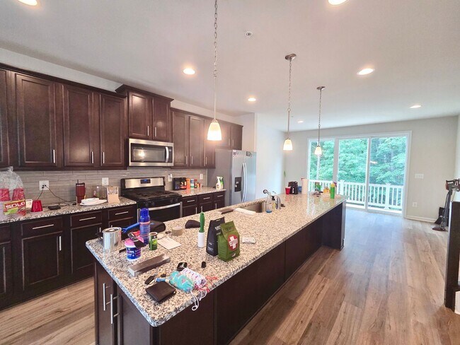 Building Photo - Beautiful 3 BR/3.5 BA EOG Townhome in Laurel!