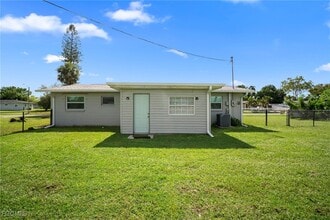 Building Photo - 211 E Jasmine Rd Building Photo - 211 E Jasmine Rd