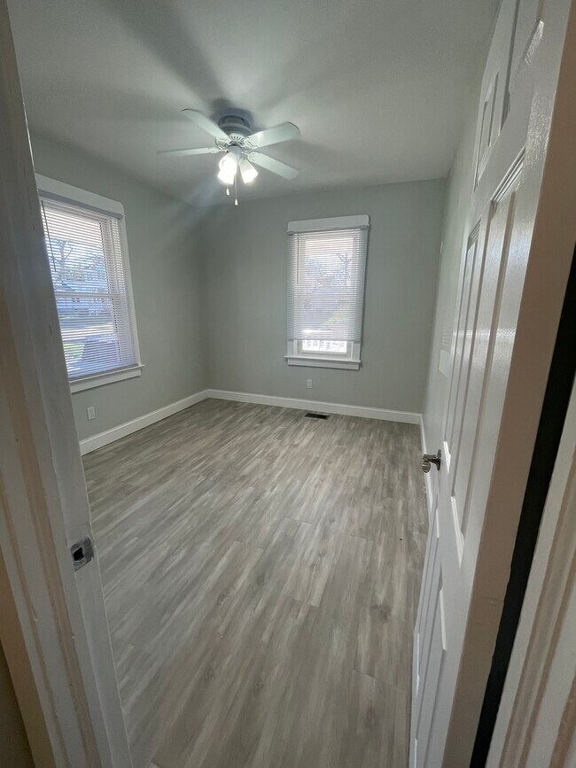 Dormitorio del primer piso - 557 W Graisbury Ave