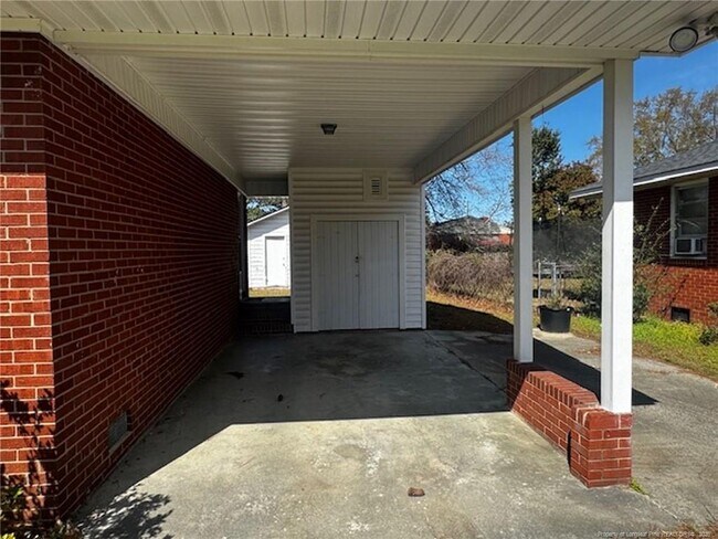 Foto del edificio - 1305 E 13th St