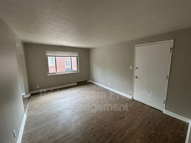 Foto del edificio - 1233 Lytle Ln