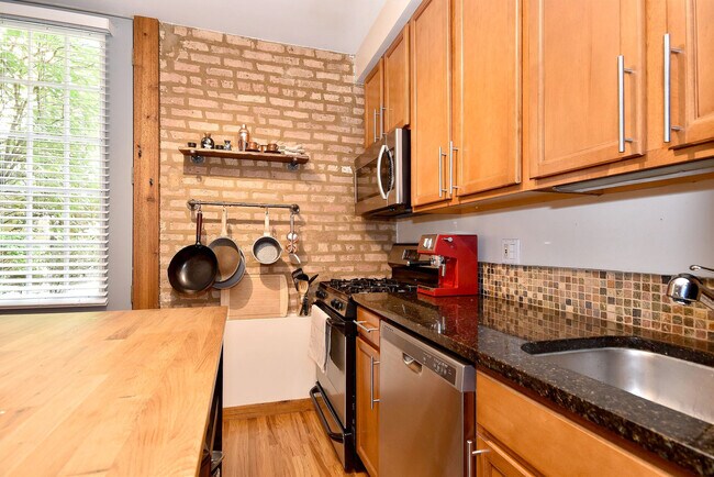 Building Photo - 4106 N Mozart St