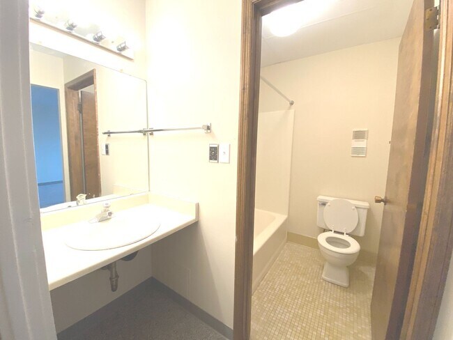 Foto del interior - 1233 Marshall / 1222-36 Cass