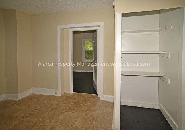 Building Photo - 2120 B Ave