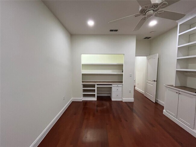 Foto del edificio - 8821 SW 83rd Court Rd