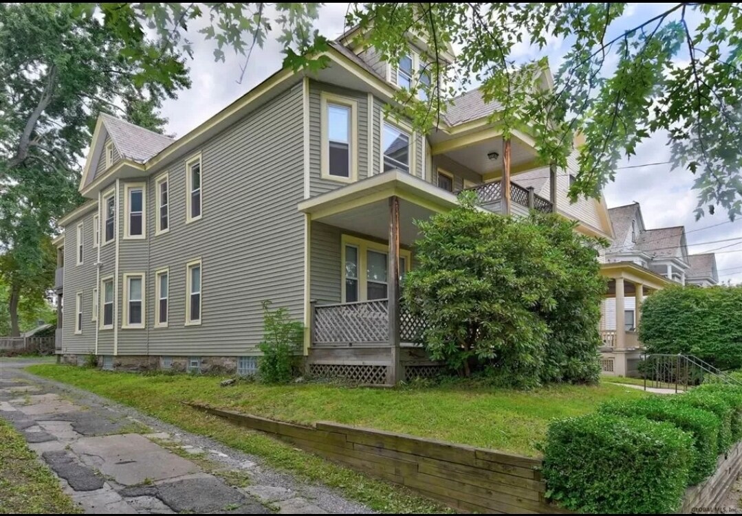 1041 Phoenix Ave Unit 2, Schenectady, NY 12308 Apartments 1041
