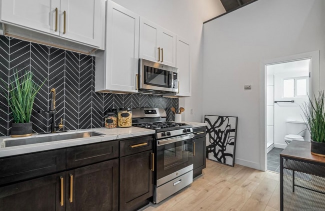 Building Photo - 5463 San Onofre Terrace