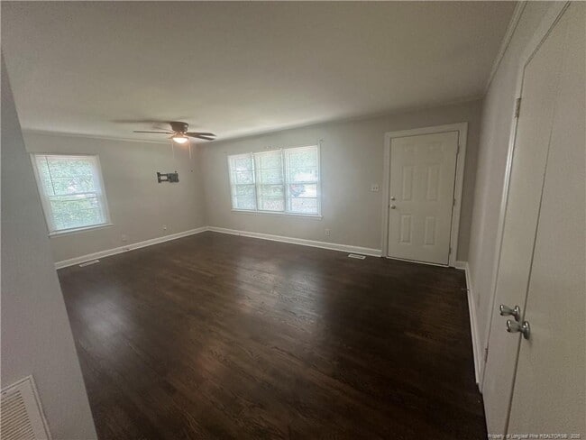 Building Photo - 116 Hunter Cir