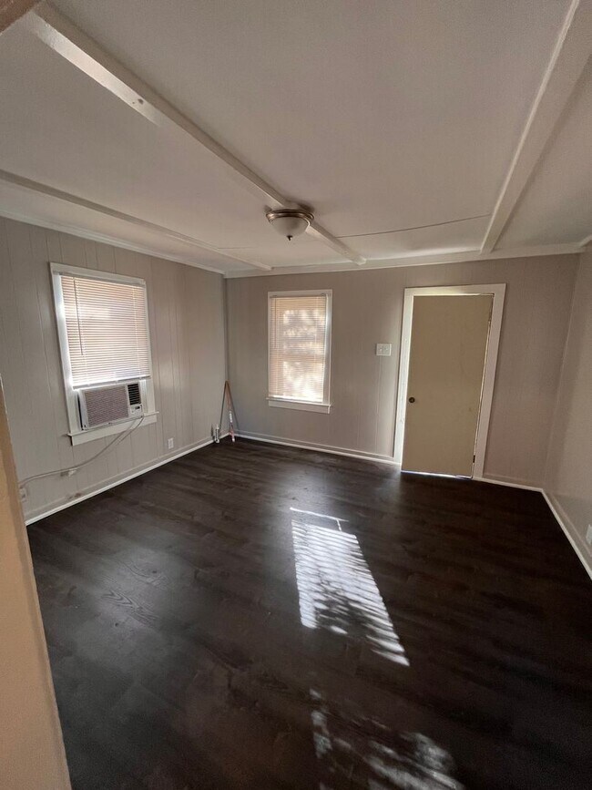 Foto del edificio - Studio, 1 bath House - 107 S. Lea Ave.  Ca...