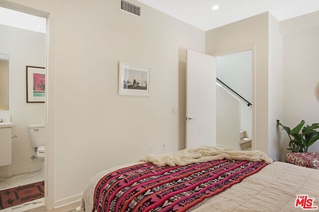 Foto del edificio - 1933 Griffith Park Blvd