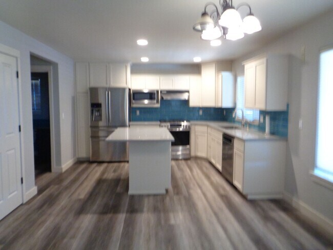 Building Photo - Must See 3 Bedroom Home with Fenced Yard!
