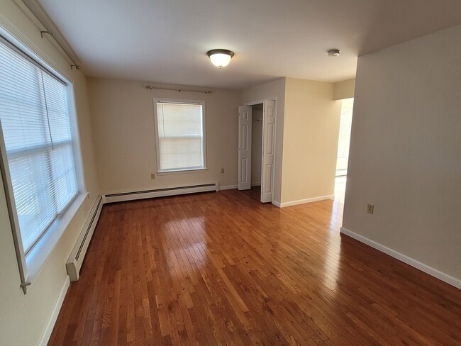 Building Photo - 10 Lupine Rd