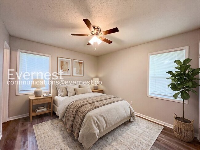 Foto del edificio - Limited Time Special Offer / 3 Bed/1.5 Bath Home with Off-Street Parking / Pet-Friendly / Availab...