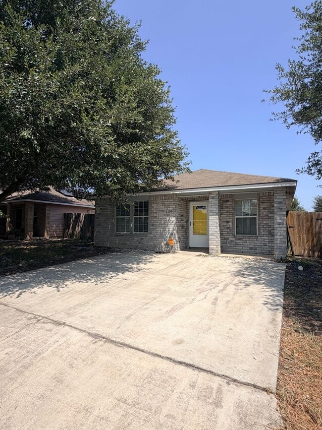 Building Photo - 6131 Lake Victoria St