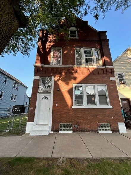 Building Photo - 4815 S Elizabeth St